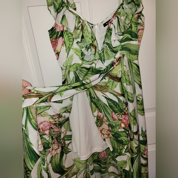 Floral Green Maxi Dress - Picture 2 of 5